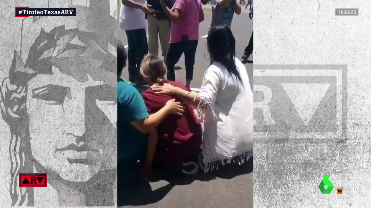 Gritos y llantos de dolor: la desesperación de los padres para intentar entrar en la escuela de Texas durante el tiroteo Gritos y llantos de dolor: la desesperación de los padres para intentar entrar en la escuela de Texas durante el tiroteo