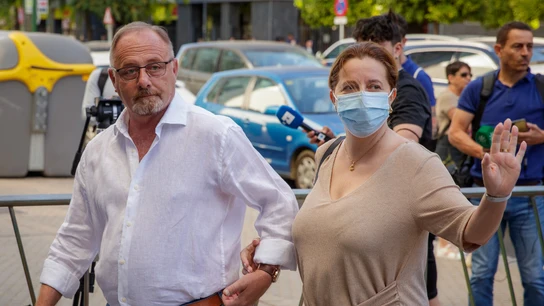 Los padres de Marta del Castillo, Antonio del Castillo y Eva Casanueva, a su llegada este viernes al tribunal. Los padres de Marta del Castillo, Antonio del Castillo y Eva Casanueva, a su llegada este viernes al tribunal.