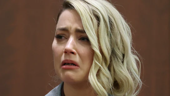 Amber Heard se derrumba en el juicio contra Johnny Depp Amber Heard se derrumba en el juicio contra Johnny Depp