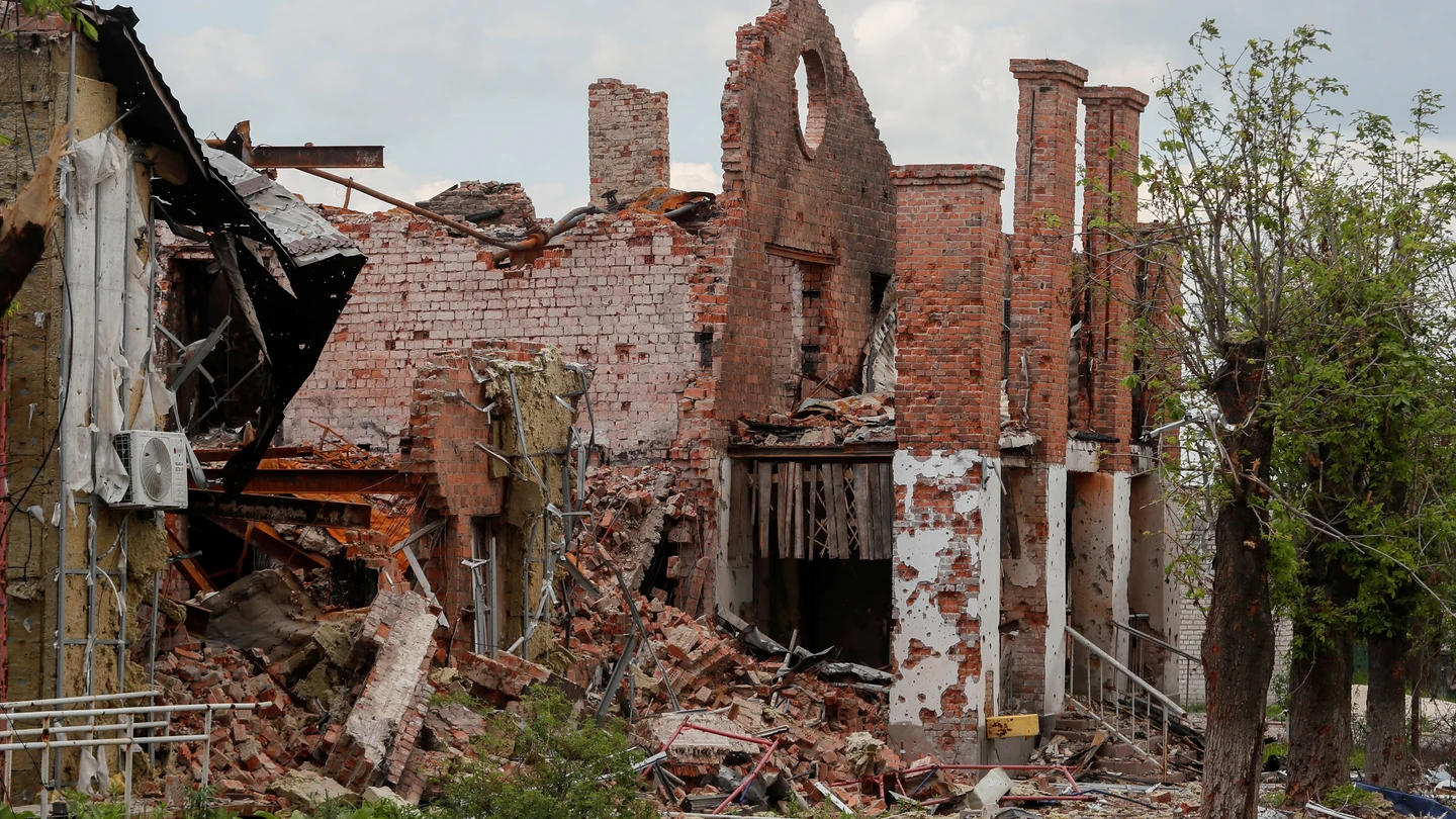 Un edificio en ruinas en Popasna (Ucrania) Un edificio en ruinas en Popasna (Ucrania)