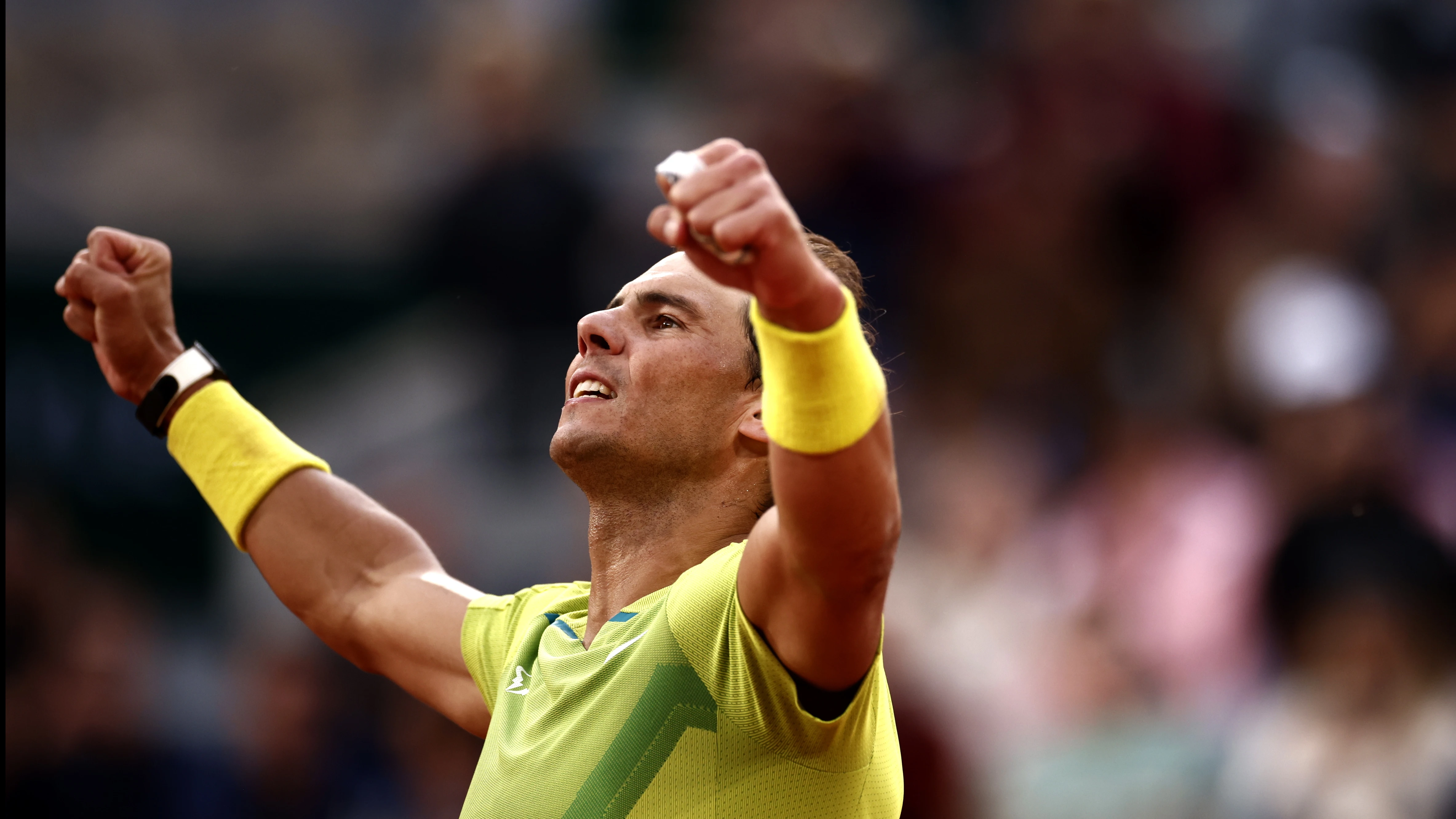 Nadal celebra su triunfo ante Aliassime en los octavos de final de Roland Garros