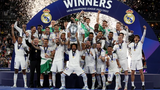 El Real Madrid levanta al cielo de París su 14ª Champions League El Real Madrid levanta al cielo de París su 14ª Champions League