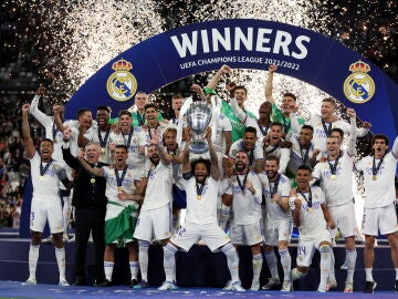 El Real Madrid levanta al cielo de París su 14ª Champions League