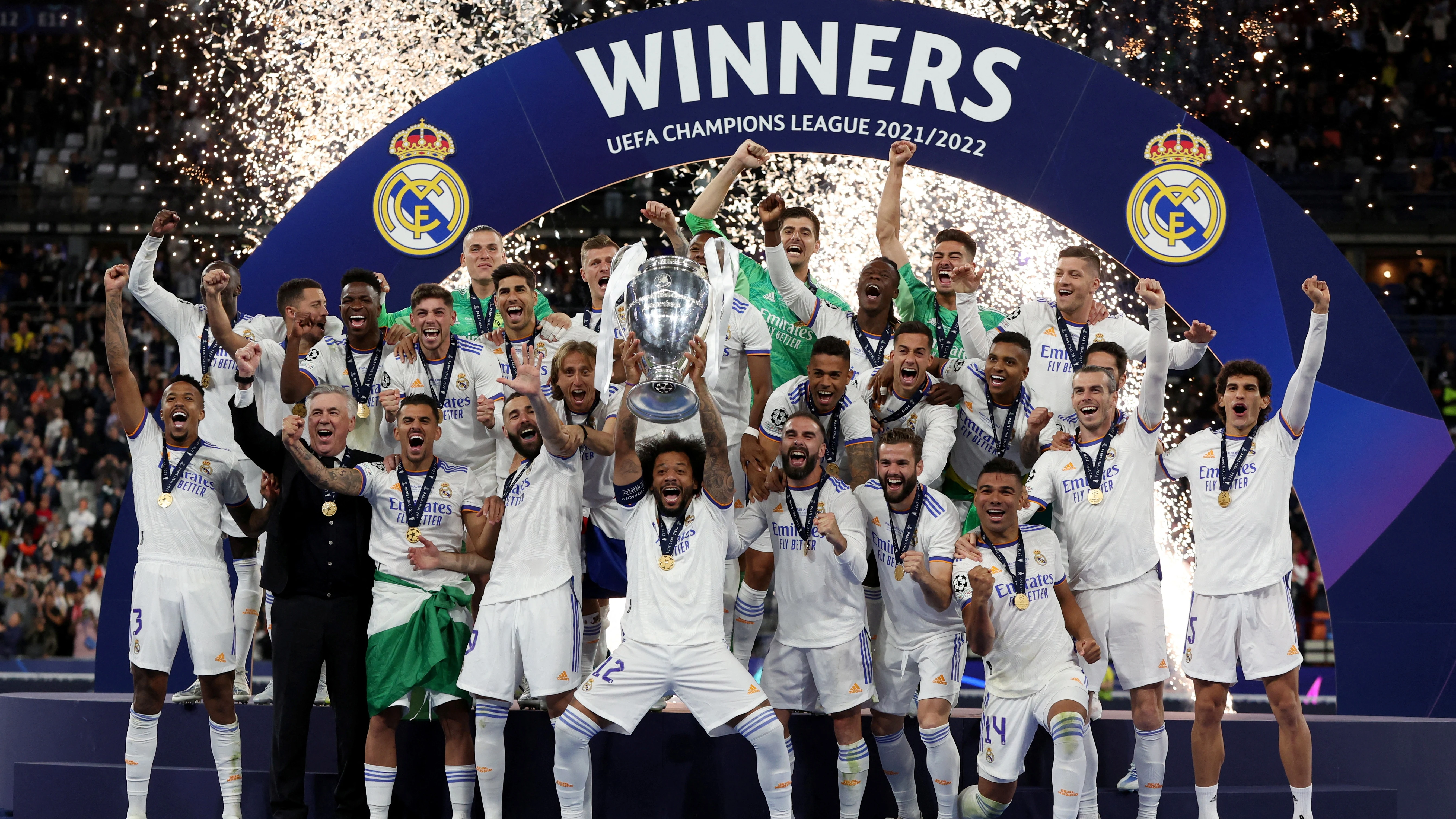 El Real Madrid levanta al cielo de París su 14ª Champions League