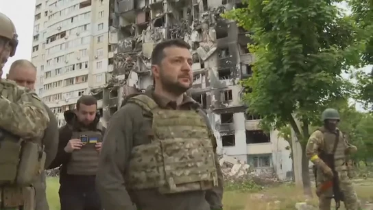 Zelenski visita el este de Ucrania por primera vez desde el comienzo de la guerra mientras rusa avanza en el Donbás Zelenski visita el este de Ucrania por primera vez desde el comienzo de la guerra mientras rusa avanza en el Donbás