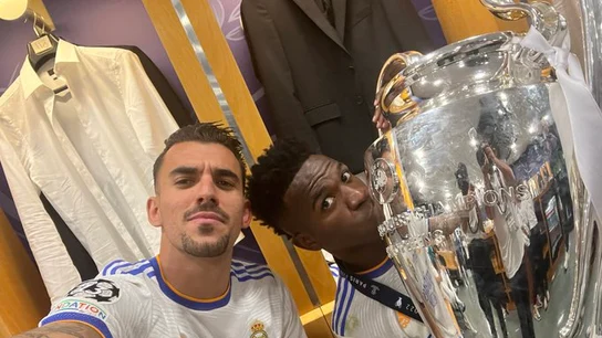 Dani Ceballos y Vinicius con la Champions Dani Ceballos y Vinicius con la Champions