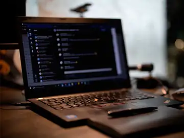 Cómo activar el modo oscuro de Microsoft Teams en el PC y en el móvil Cómo activar el modo oscuro de Microsoft Teams en el PC y en el móvil
