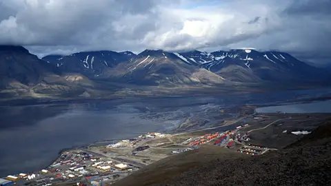 Longyearbyen y Colma: del pueblo en el que no hay muertos al pueblo en el que hay más muertos que vivos Longyearbyen y Colma: del pueblo en el que no hay muertos al pueblo en el que hay más muertos que vivos