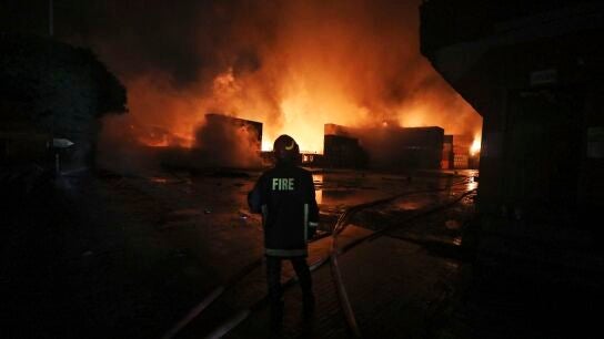 Explosi&oacute;n de un dep&oacute;sito en Bangladesh