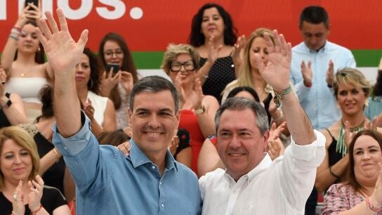 Pedro S&aacute;nchez y Juan Espadas