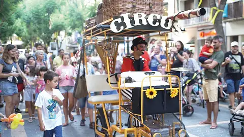Circus Show. Fiesta de la Rosa. Roses Circus Show. Fiesta de la Rosa. Roses