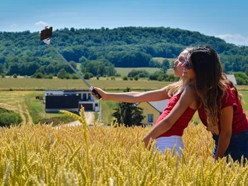 Los accesorios imprescindibles para tu móvil este verano Los accesorios imprescindibles para tu móvil este verano