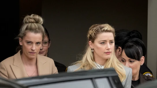 Amber Heard y su hermana Whitney Amber Heard y su hermana Whitney
