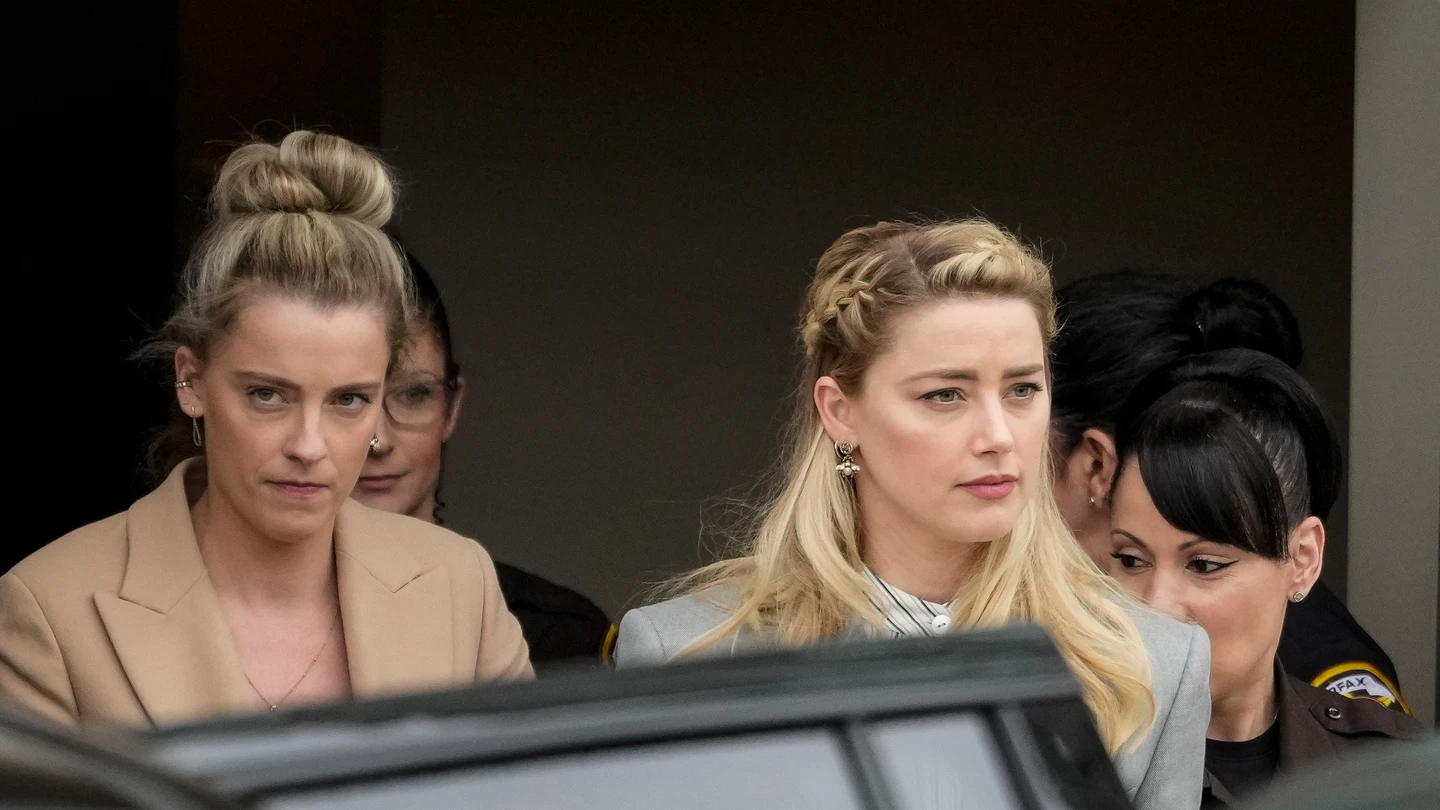 Amber Heard y su hermana Whitney Amber Heard y su hermana Whitney