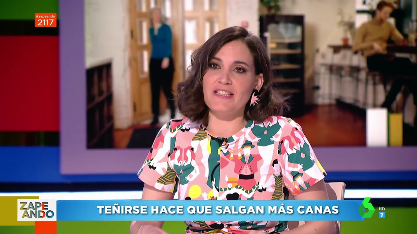 Boticaria García resuelve en este vídeo todas las dudas sobre las canas: desde si es verdad que la primera siempre sale en la cabeza hasta si teñirse origina que salgan más. Boticaria García resuelve en este vídeo todas las dudas sobre las canas: desde si es verdad que la primera siempre sale en la cabeza hasta si teñirse origina que salgan más.