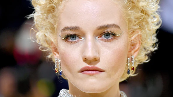 Julia Garner (Ozark), ¿la nueva Madonna?: le ofrecen protagonizar el biopic de la diva del pop