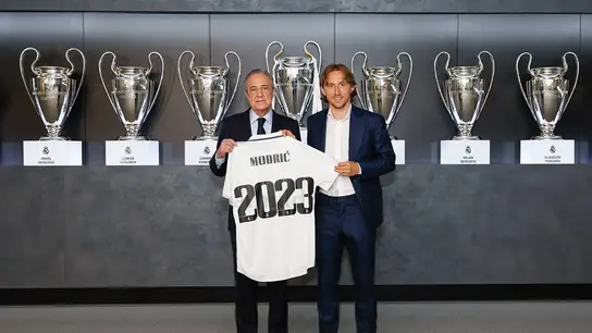 Modric renueva con el Real Madrid hasta 2023 Modric renueva con el Real Madrid hasta 2023