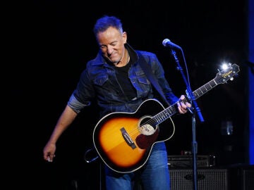 Bruce Springsteen tests positive for COVID a few days after performing in Barcelona