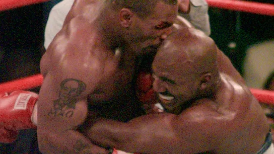 Evander Holyfield y Mike Tyson Evander Holyfield y Mike Tyson