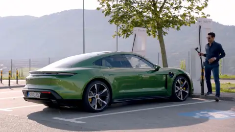 Comparamos los coches eléctricos frente a los de combustión Comparamos los coches eléctricos frente a los de combustión