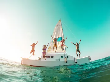 Amigos en un barco en Ibiza Amigos en un barco en Ibiza