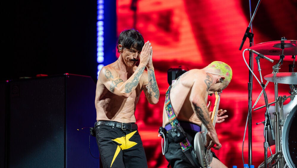 Red Hot Chili Peppers Revientan El Estadio Olimpic De Barcelona Ante 49 000 Espectadores