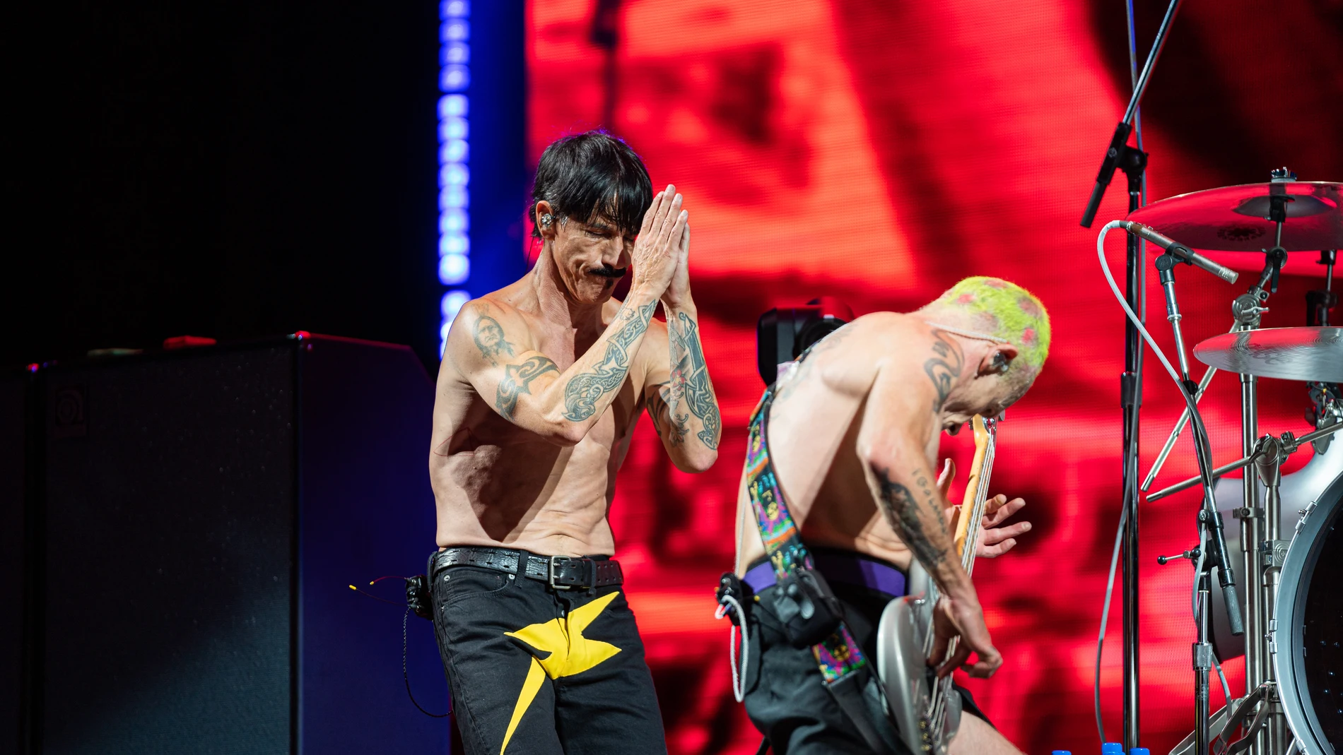 Red Hot Chili Peppers revientan el estadio Olímpic de Barcelona ante 49.000 espectadores