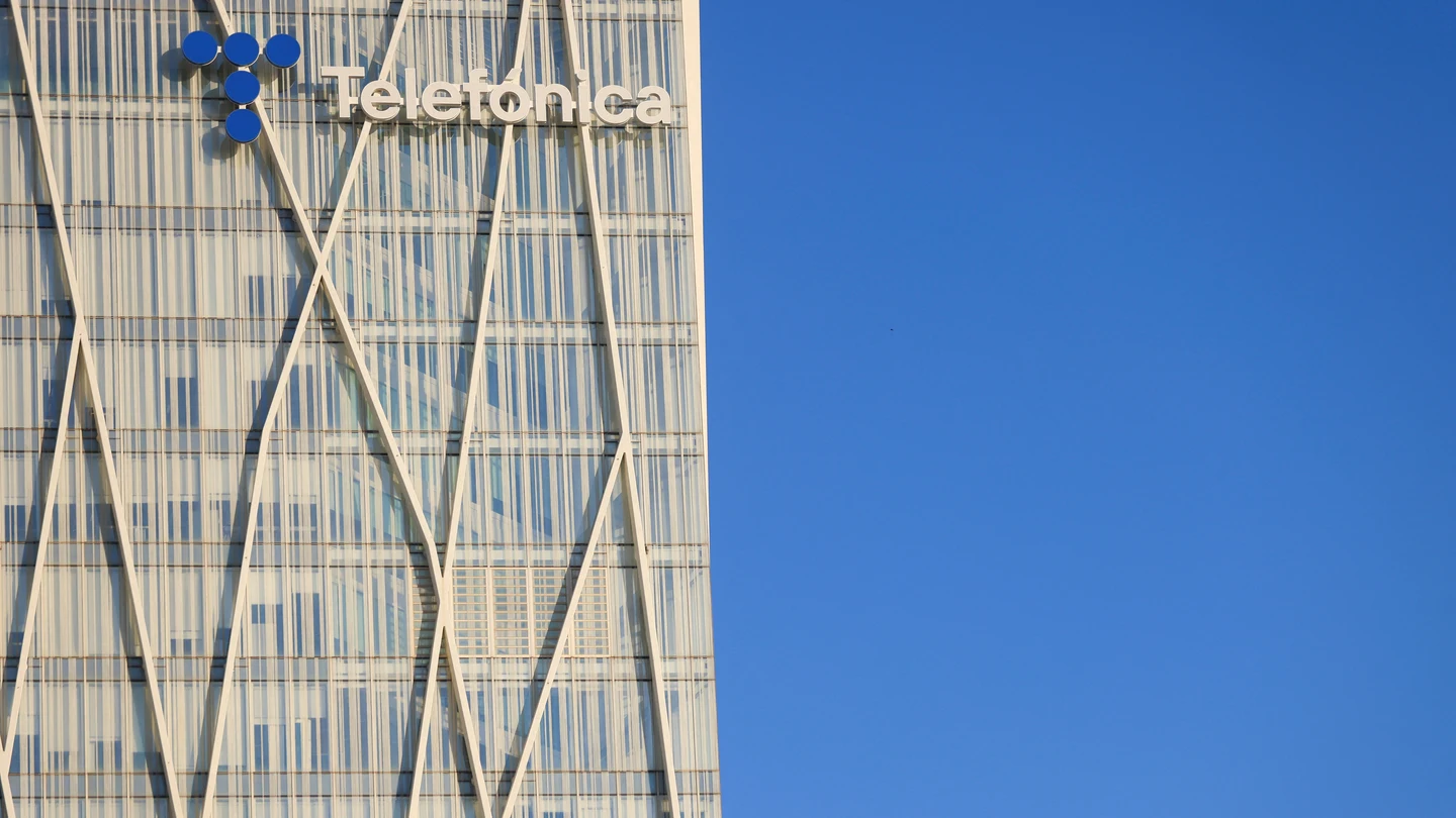 Fachada de la sede de Telefónica en Barcelona Fachada de la sede de Telefónica en Barcelona