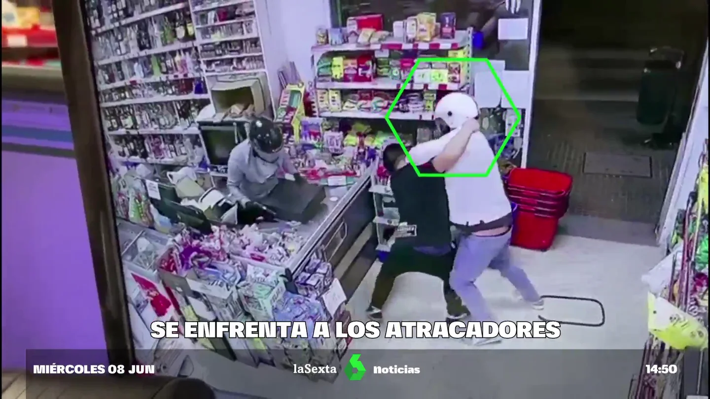El dueño de un negocio se enfrenta a los atracadores armados que intentaban robarle en Málaga Impide el robo