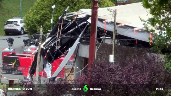 Se derrumba el escenario del festival O Son do Camiño durante su montaje: hay varios trabajadores heridos Se derrumba el escenario del festival O Son do Camiño durante su montaje: hay varios trabajadores heridos