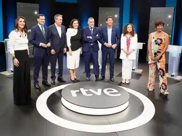 Los candidatos posan antes del inicio del primer debate electoral en Andalucía.