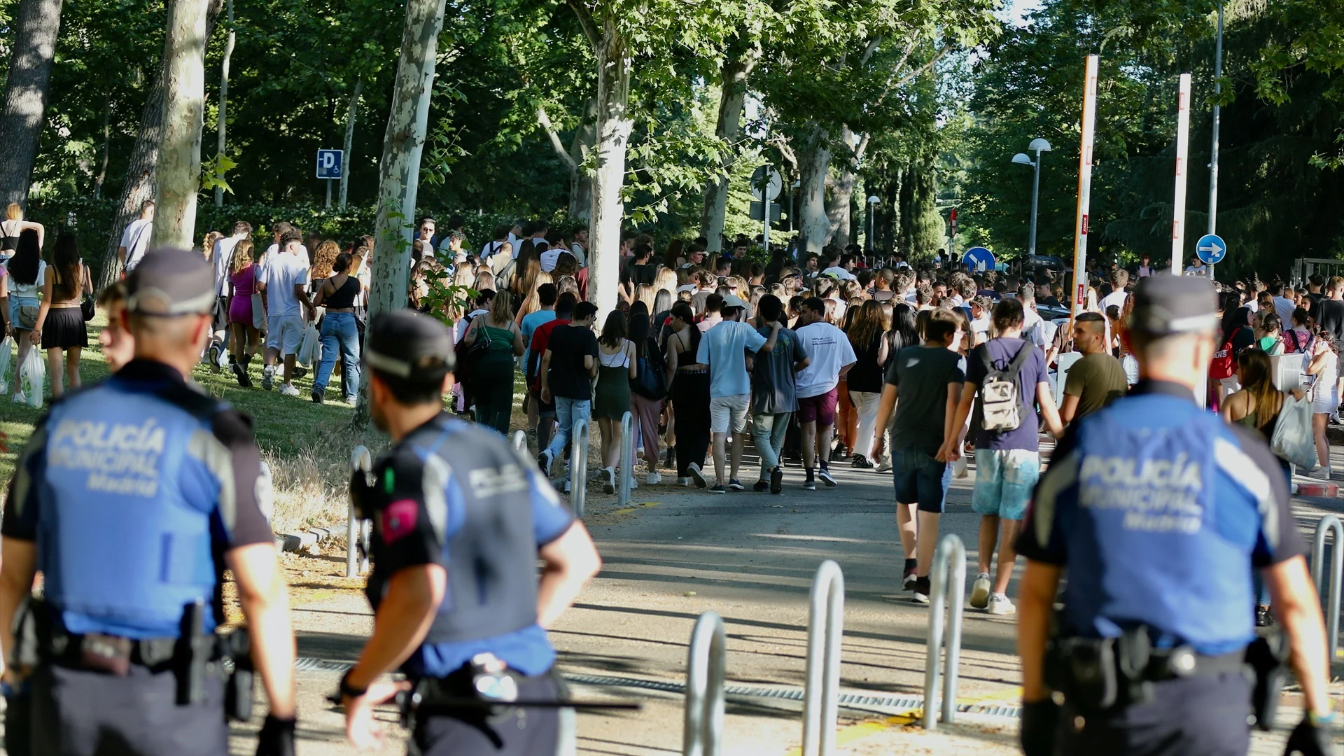 Policía controla estudiantes 