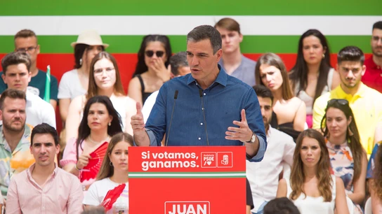 Pedro Sánchez acusa al Partido Popular de apoyar "la presión" de Argelia a España Pedro Sánchez acusa al Partido Popular de apoyar "la presión" de Argelia a España