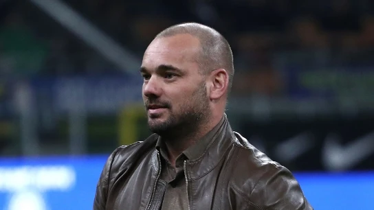 Wesley Sneijder recibiendo un premio Wesley Sneijder recibiendo un premio