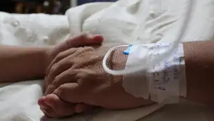 Imagen de archivo de un niño en un hospital
