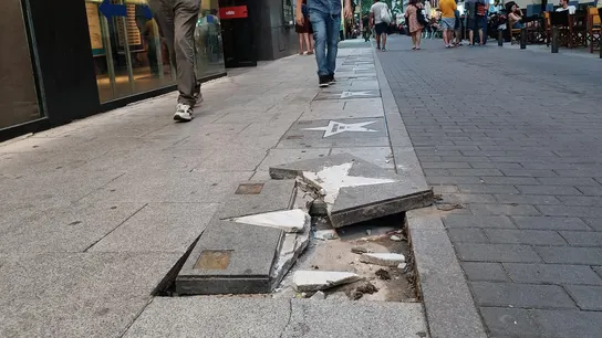 Vandalizan la estrella de la actriz Penélope Cruz en el Paseo de la Fama de Madrid. Vandalizan la estrella de la actriz Penélope Cruz en el Paseo de la Fama de Madrid.