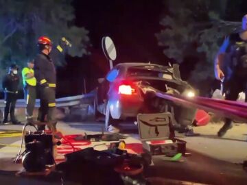 Muere un joven de 34 años al salirse su coche de la vía y quedar atravesado por el guardarraíl en Moralzarzal, Madrid
