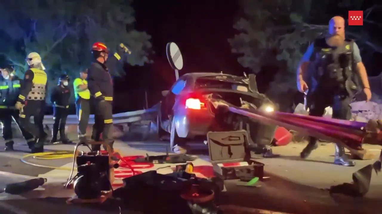 Muere un joven de 34 años al salirse su coche de la vía y quedar atravesado por el guardarraíl en Moralzarzal, Madrid