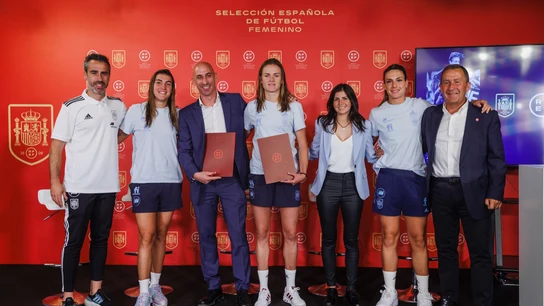 Acuerdo histórico en el fútbol español: habrá igualdad económica entre las selecciones femenina y masculina Acuerdo histórico en el fútbol español: habrá igualdad económica entre las selecciones femenina y masculina