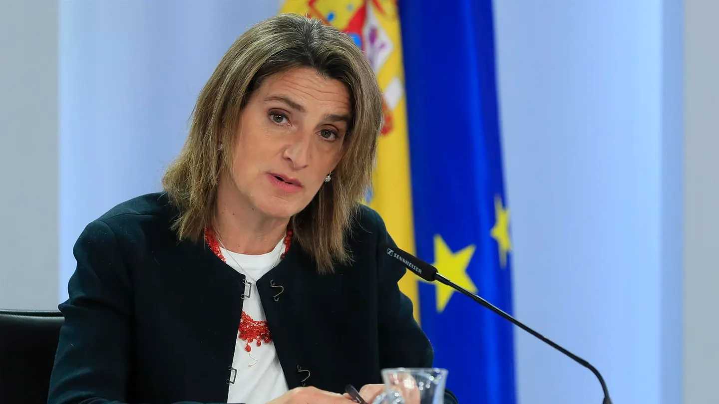 La vicepresidenta tercera y ministra para la Transición Ecológica, Teresa Ribera El Gobierno estudia hacer cambios en el descuento de 20 céntimos a los carburantes