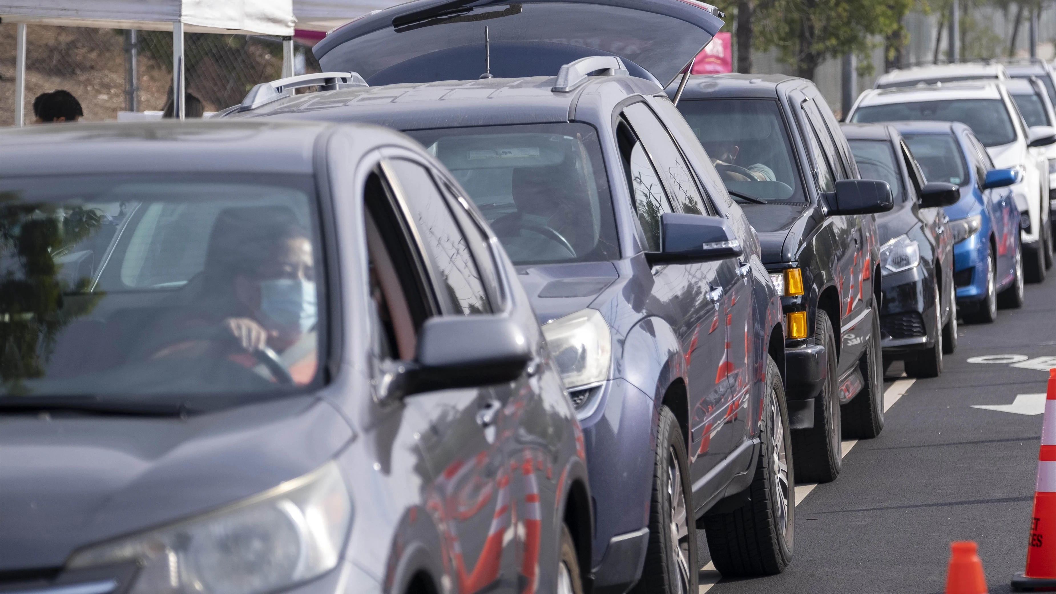 Los coches sufren un calentamiento excesivo al sol durante el verano