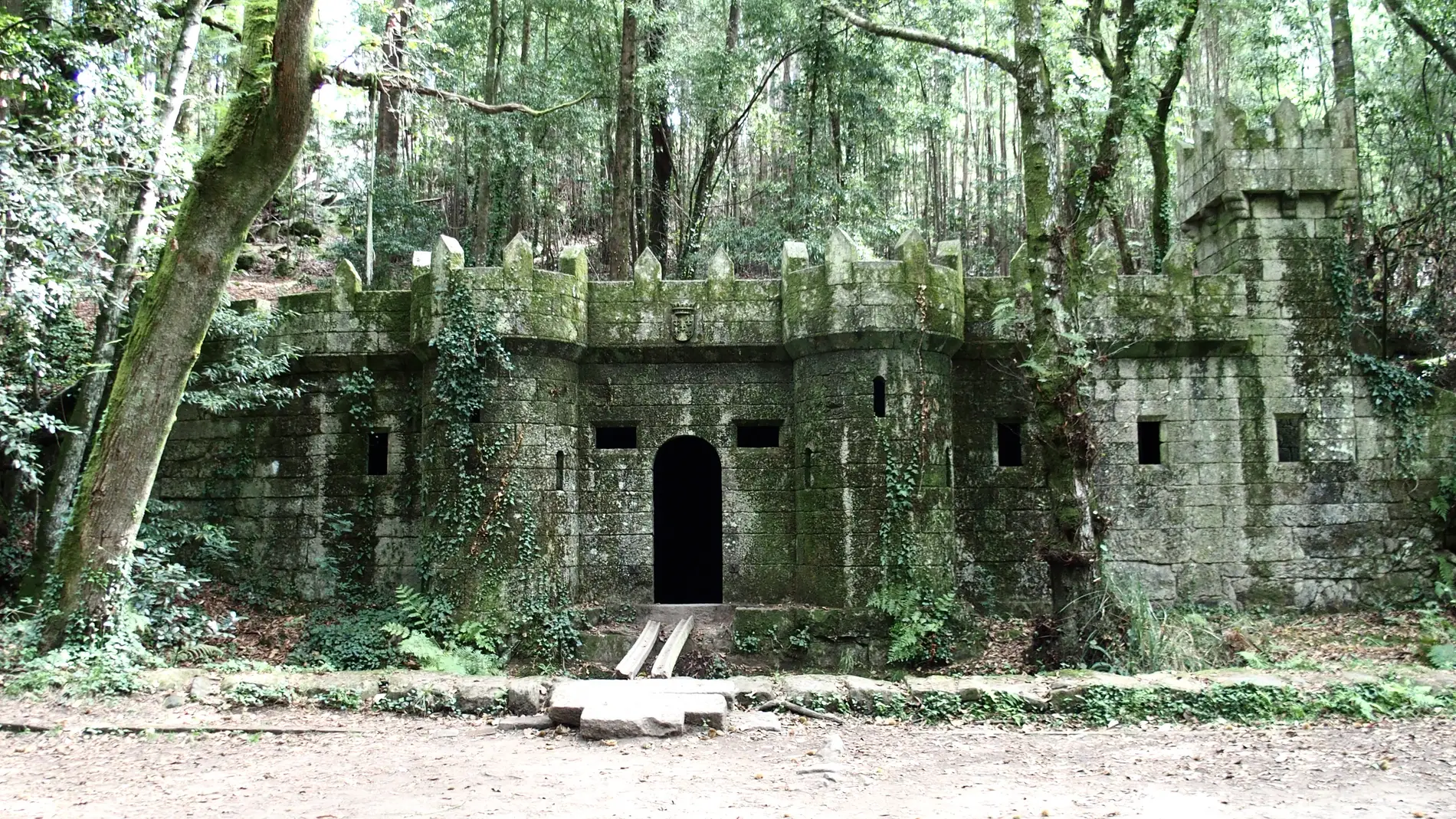 Descubre la Finca de Frendoal, un castillo &#39;medieval&#39; envuelto en un bosque de fantasía