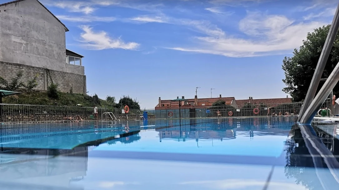 Imagen de la piscina municipal de La Puebla de Alfindén.