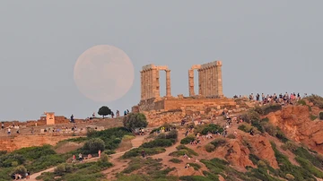 La superluna de fresa desde Atenas
