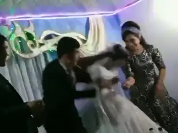 Un hombre agrede a su novia en el día de su boda tras perder en un juego