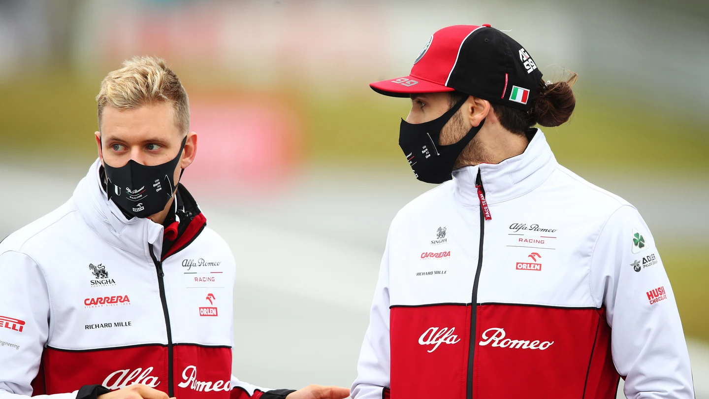 Mick Schumacher y Antonio Giovinazzi Mick Schumacher y Antonio Giovinazzi