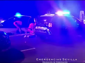 En estado crítico un hombre atropellado por un turismo cuando circulaba en patinete en Sevilla