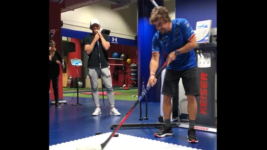 Fernando Alonso, jugando al hockey Fernando Alonso, jugando al hockey