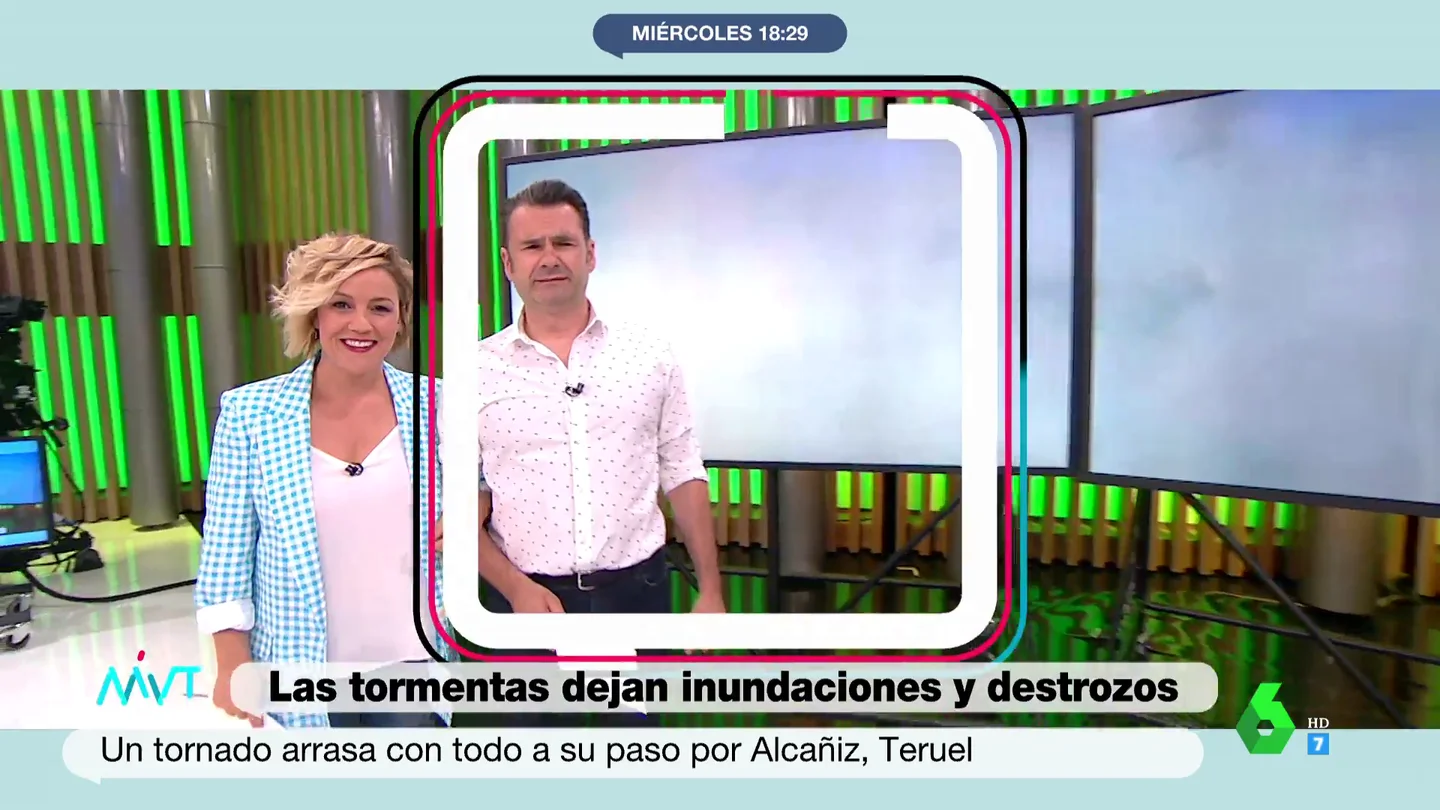Queda inaugurado el confesionario de Iñaki López: así ha sido el divertido momento del presentador con el micrófono Queda inaugurado el confesionario de Iñaki López: así ha sido el divertido momento del presentador con el micrófono