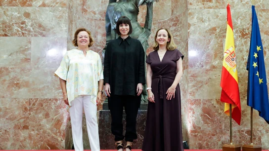 La nueva presidenta del CSIC, Eloísa del Pino, junto a la ministra de Ciencia e Innovación, Diana Morant, y a su predecesora, Rosa Menéndez La nueva presidenta del CSIC, Eloísa del Pino, junto a la ministra de Ciencia e Innovación, Diana Morant, y a su predecesora, Rosa Menéndez